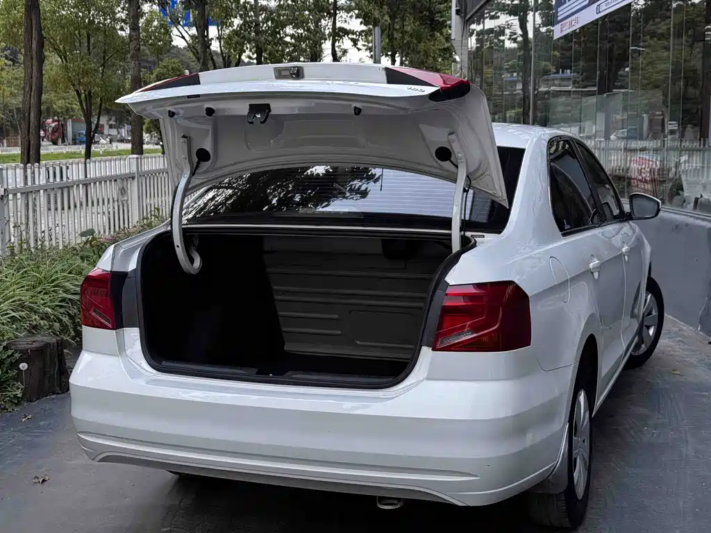 Volkswagen Jetta — миниатюра 14