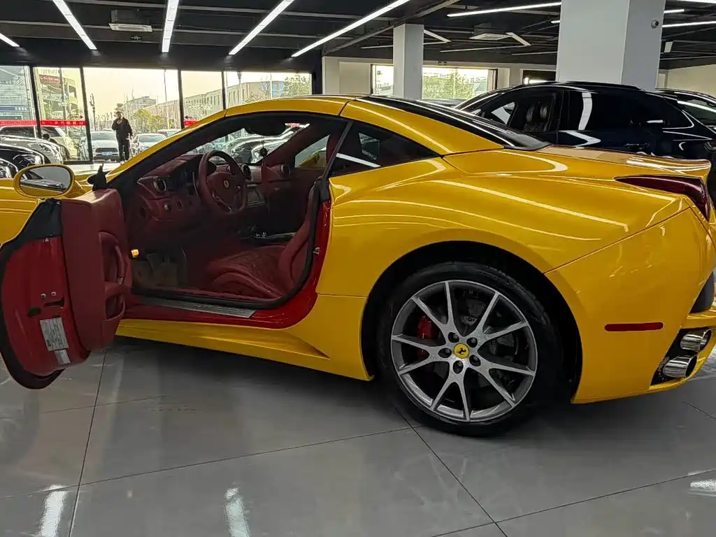 Ferrari California T 2009 4.3L