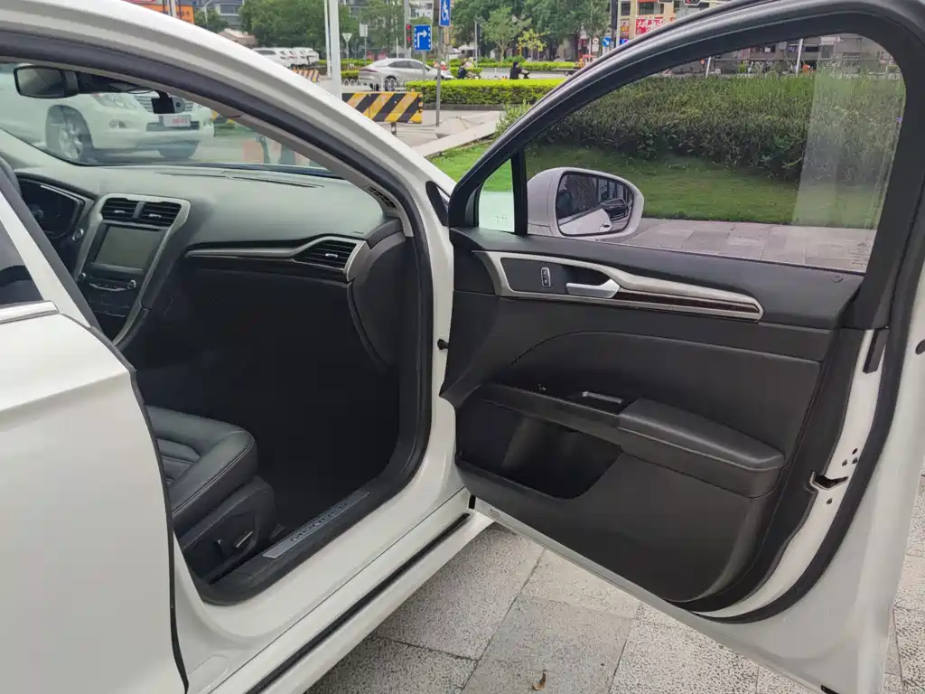 Ford Mondeo — миниатюра 16