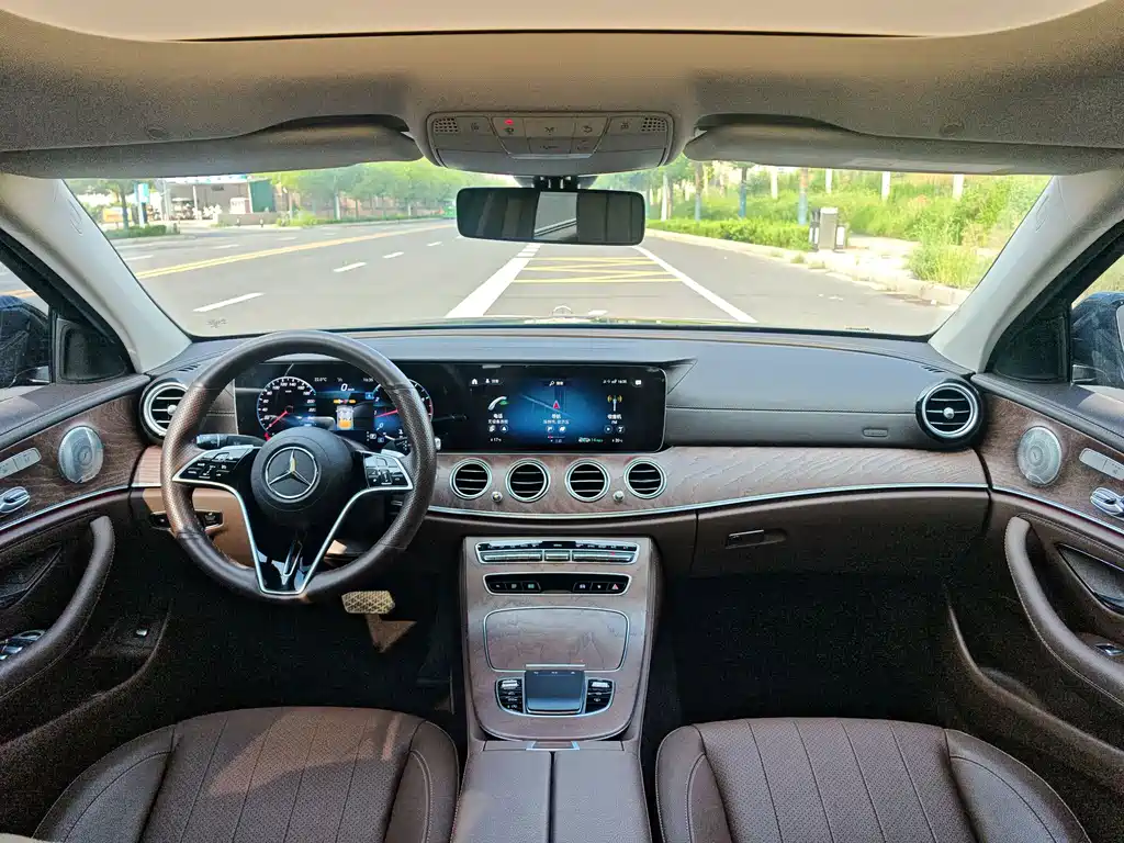 Mercedes-Benz E-Class — миниатюра 24