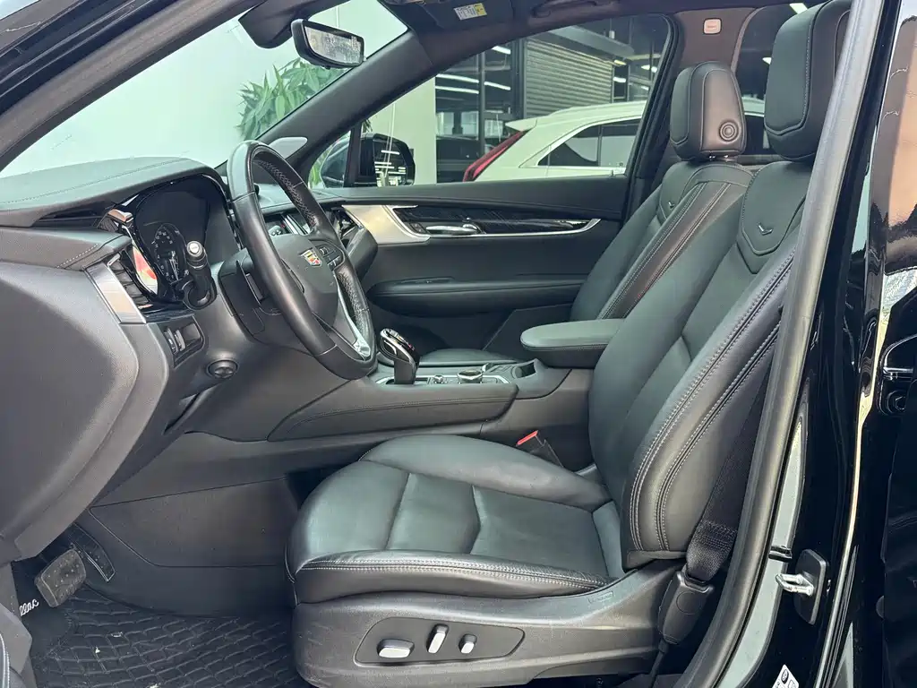 Cadillac XT6 — миниатюра 5
