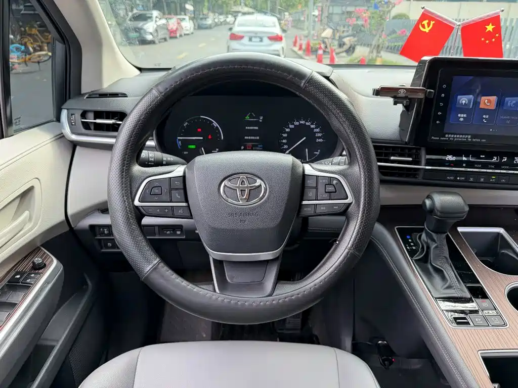 Toyota Granvia — миниатюра 14