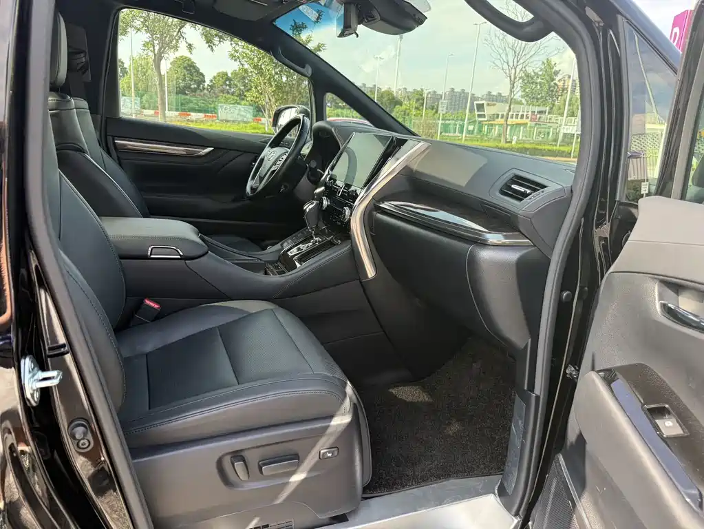 Toyota Alphard 2020 2.5L Luxury