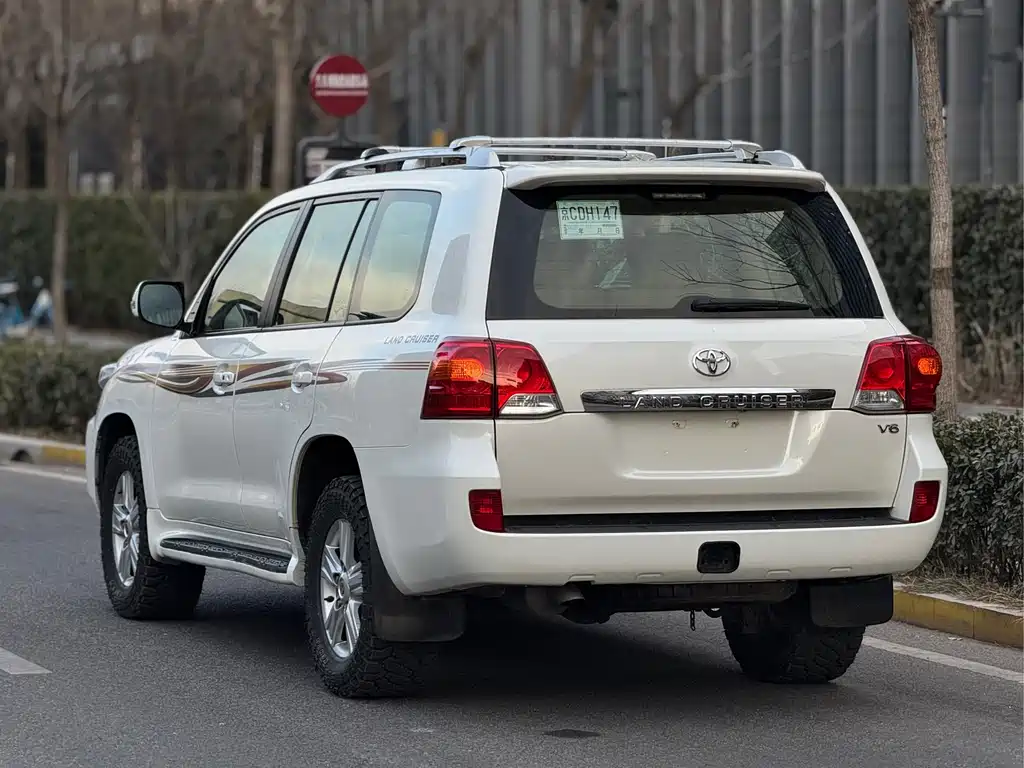 Toyota Land Cruiser 4.0L V6 Middle East Base Edition, фото 4