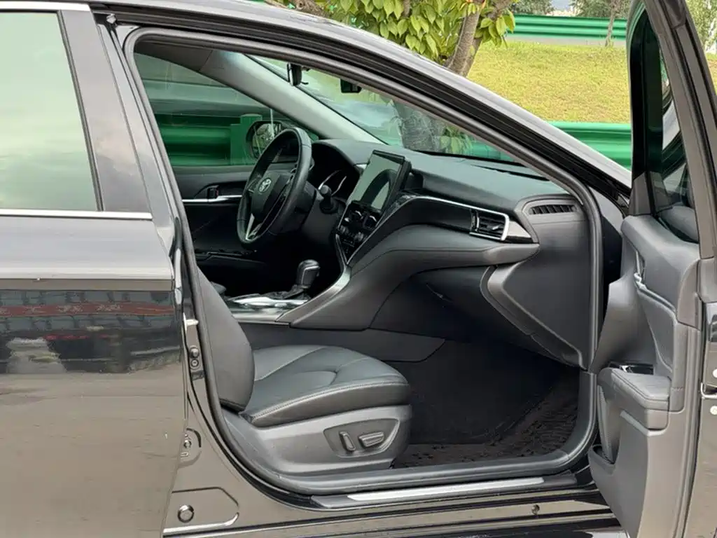 Toyota Camry — миниатюра 16