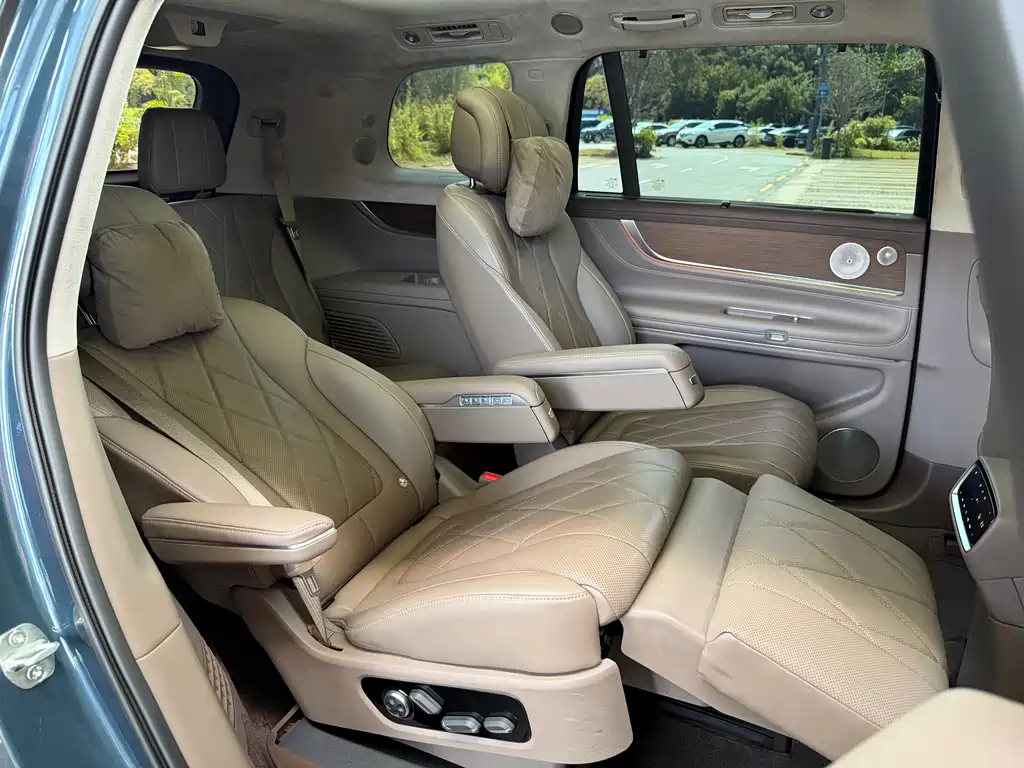 AITO ASK THE WORLD M9