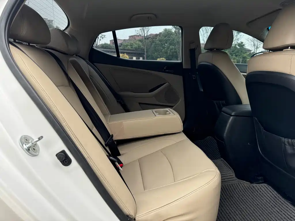 Kia K5 2015 2.0L AT GL
