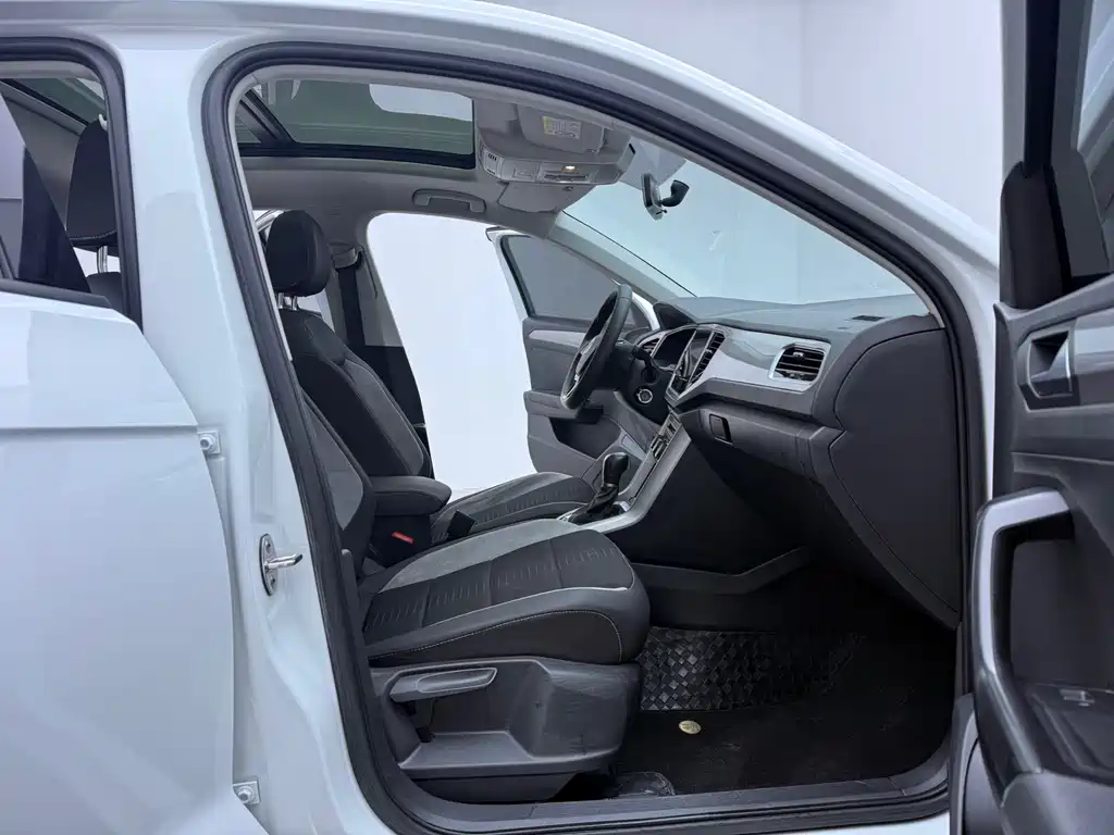 VOLKSWAGEN T ROC EXPLORING SONGS