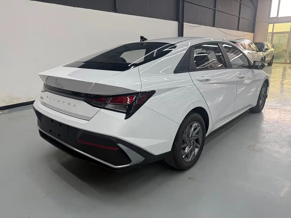 Hyundai Elantra — миниатюра 5
