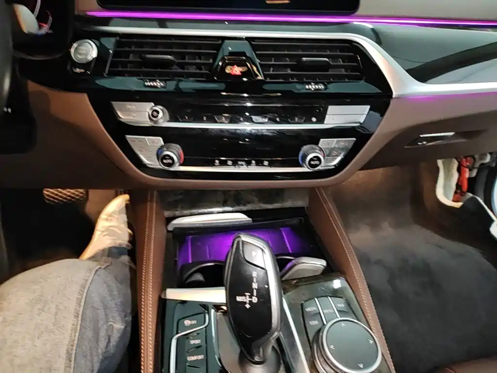 BMW 5 Series — миниатюра 18