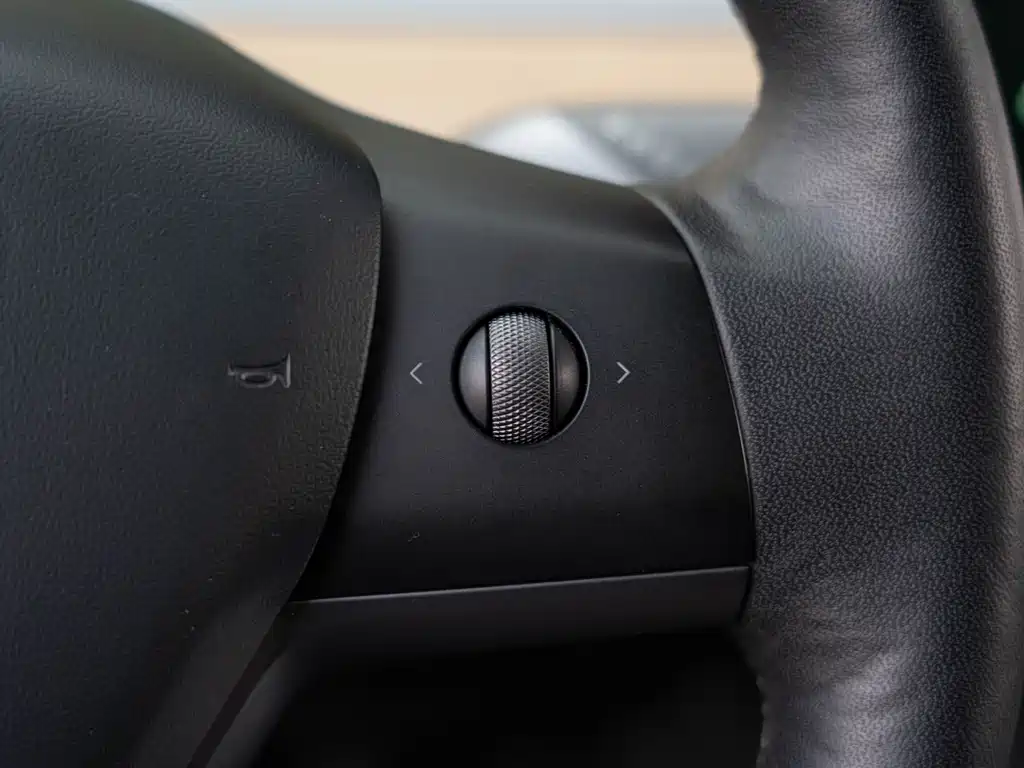 Tesla Model 3 — миниатюра 18