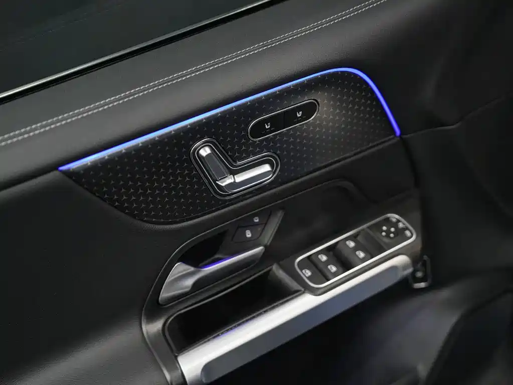 Mercedes-Benz GLB — миниатюра 17