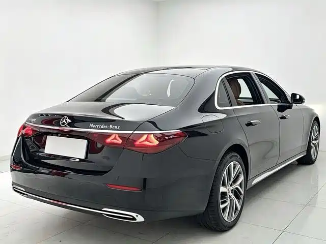 Mercedes-Benz E-Class — миниатюра 7