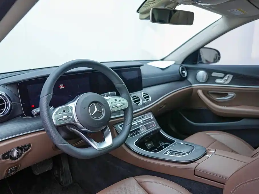 Mercedes-Benz E-Class — миниатюра 5