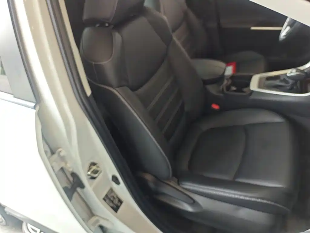Toyota RAV4 — миниатюра 25
