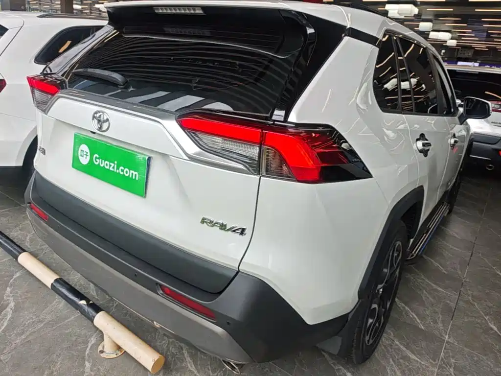 Toyota RAV4 — миниатюра 7