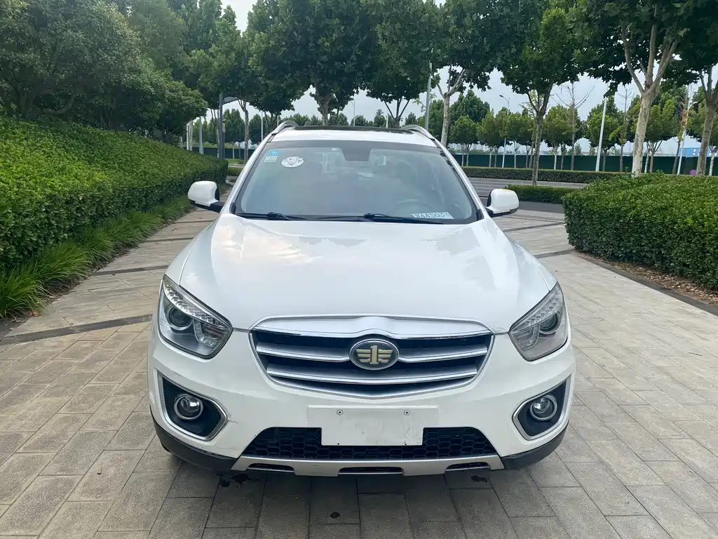 Bestune X80 2013 2.0L AT Luxury