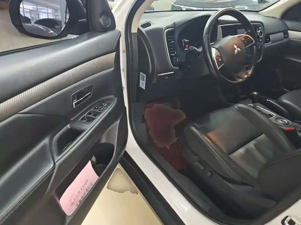 Mitsubishi Outlander (Import) — миниатюра 16