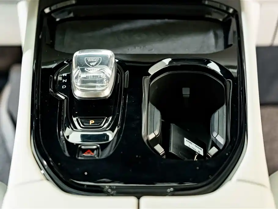 Volvo EM90 — миниатюра 15