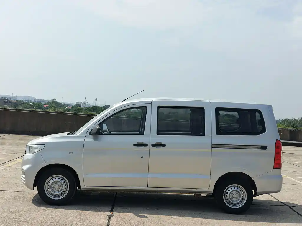 Wuling Hongguang V — миниатюра 4