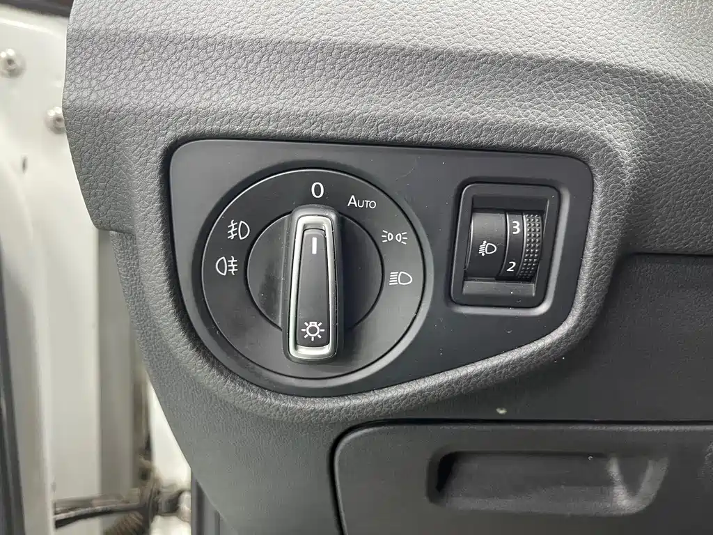 Volkswagen Golf Sportsvan — миниатюра 18