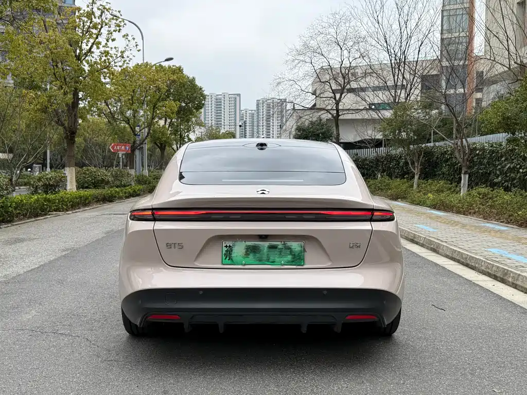 NIO NIO ET5