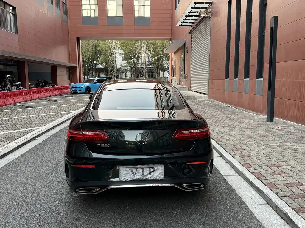 Mercedes-Benz E-Class (Import) — миниатюра 37