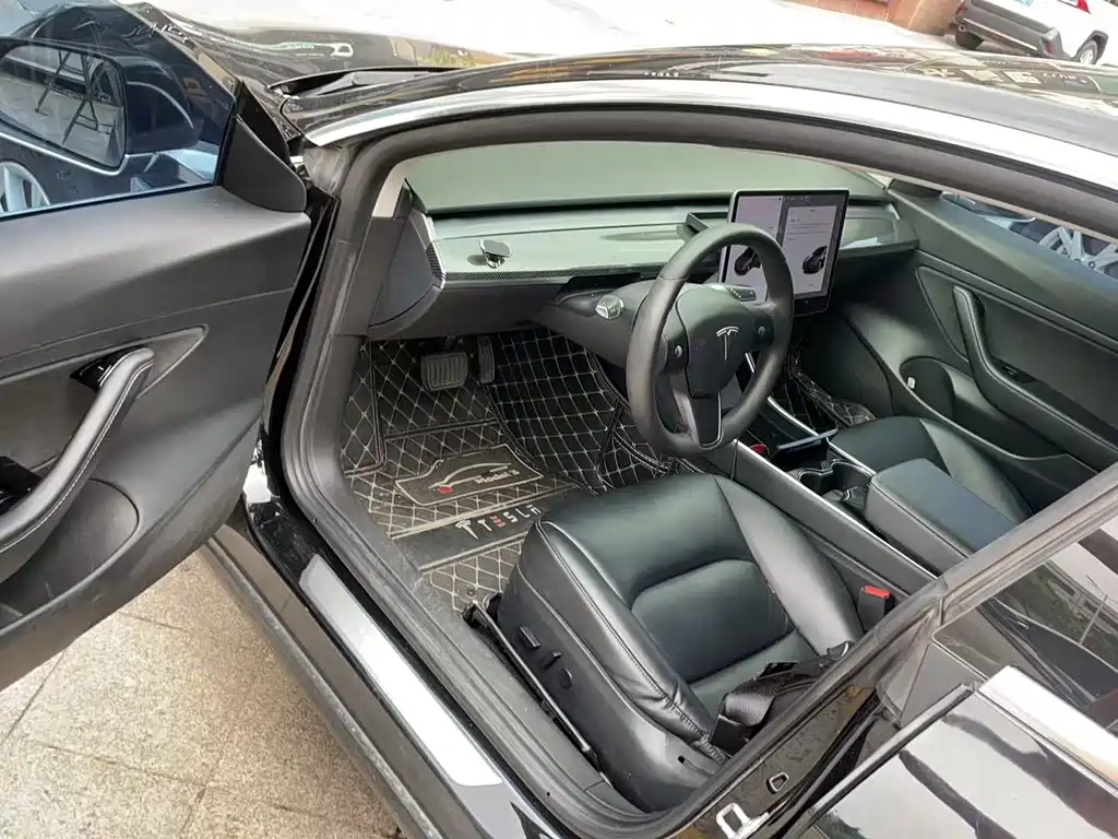 Tesla Model 3 — миниатюра 5