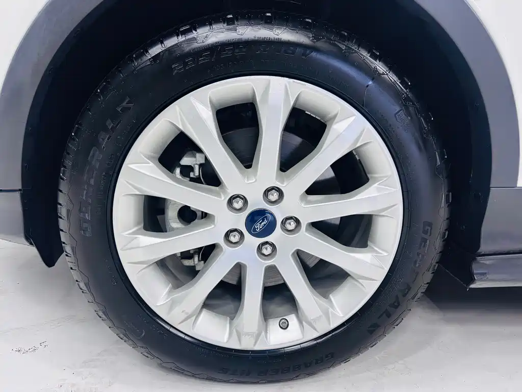 Ford Kuga — миниатюра 38