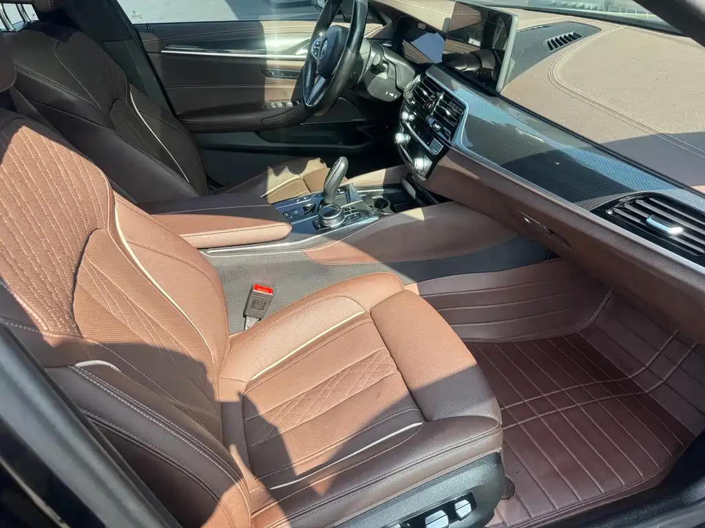 BMW 5 Series New Energy — миниатюра 10