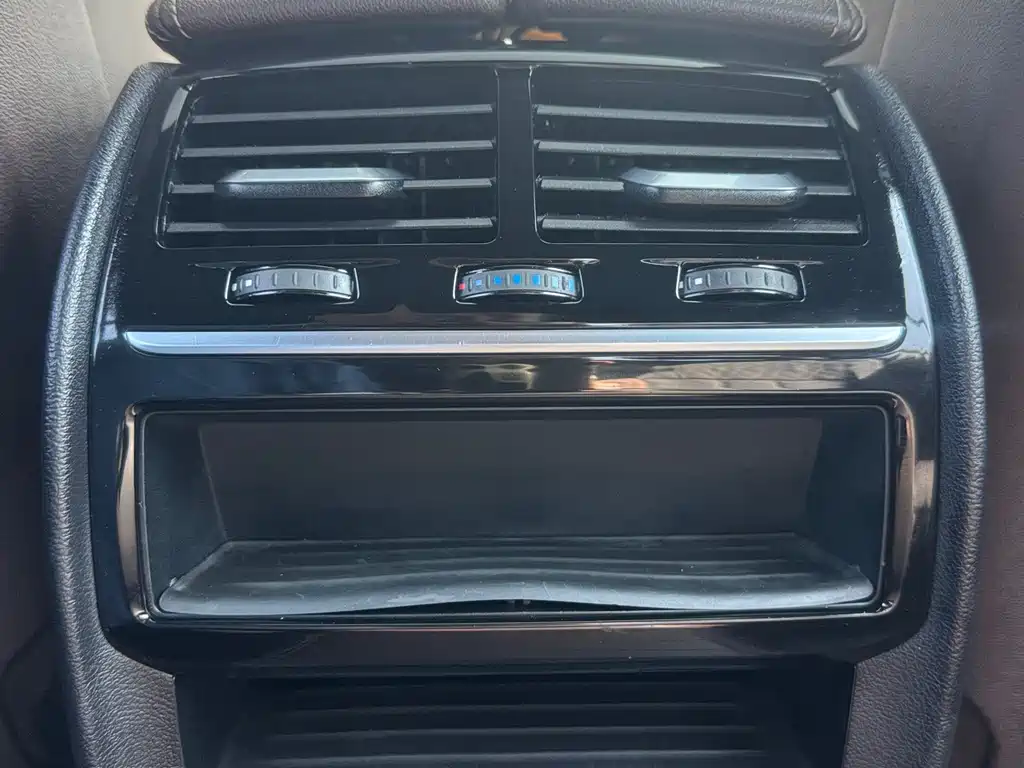 BMW 5 Series New Energy — миниатюра 15