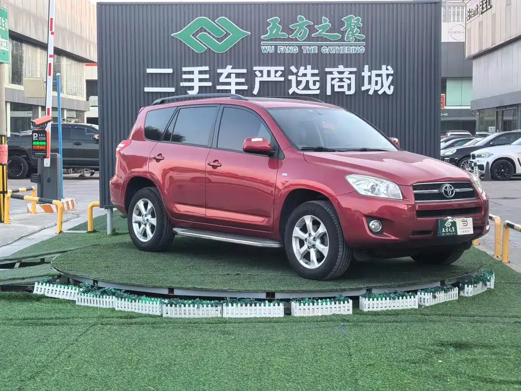 Toyota RAV4 — миниатюра 4