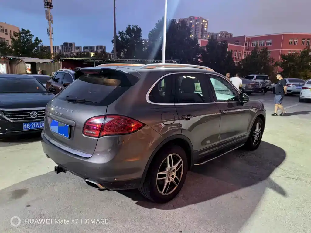 Porsche Cayenne — миниатюра 8