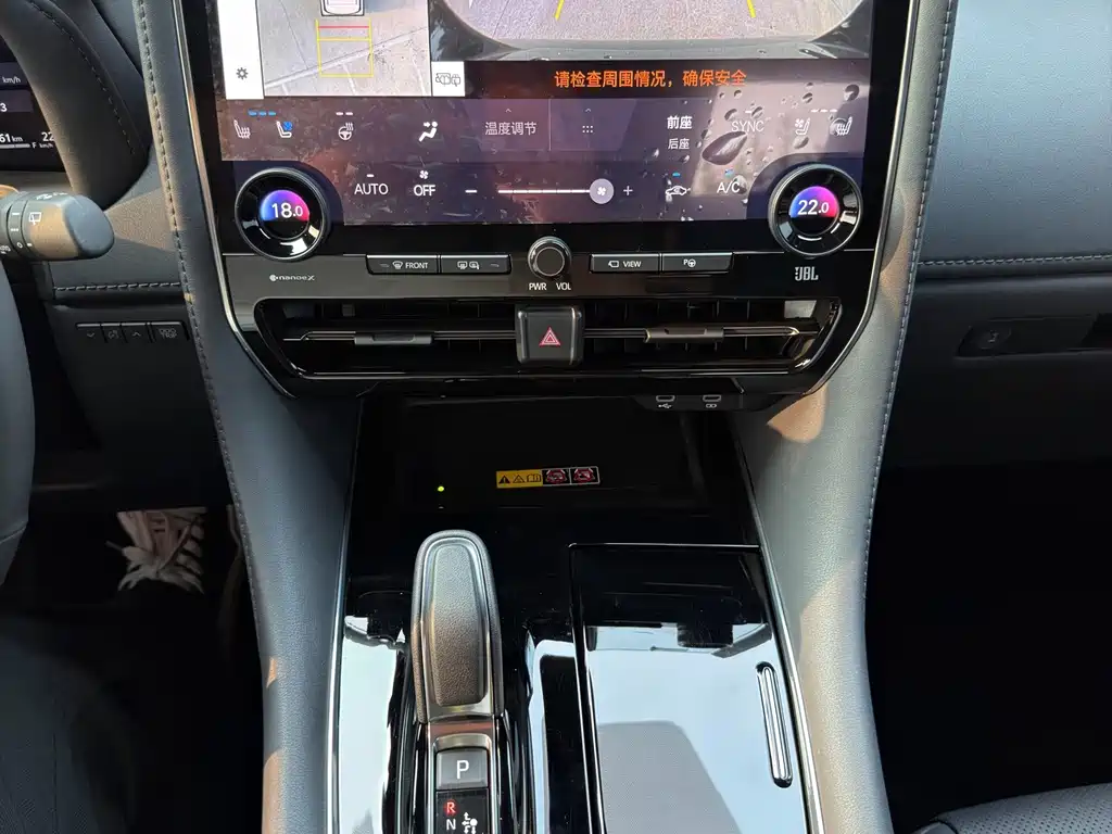 Toyota Vellfire — миниатюра 13
