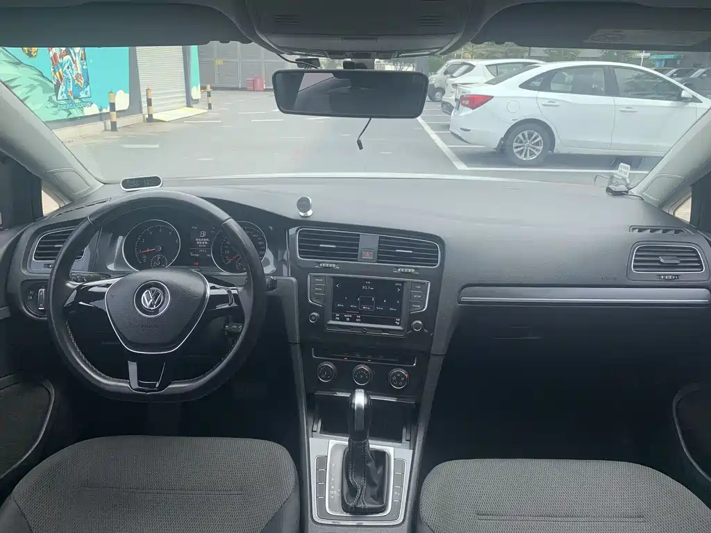Volkswagen Golf 2016 230TSI AT Comfort