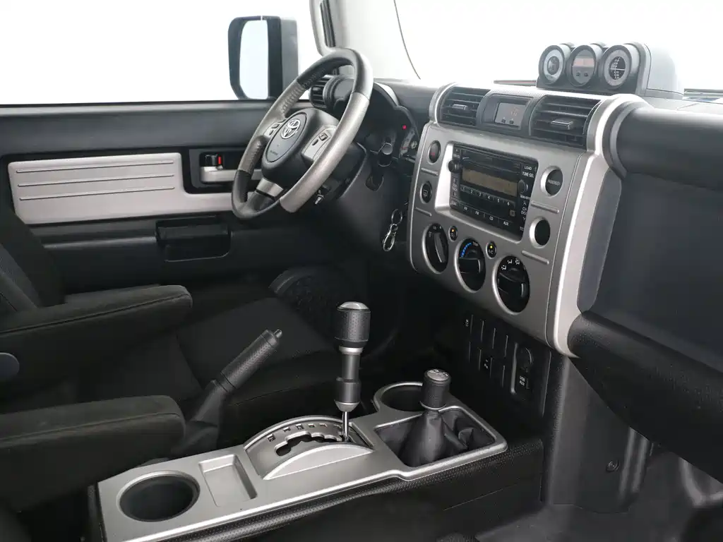 Toyota FJ Cruiser — миниатюра 9
