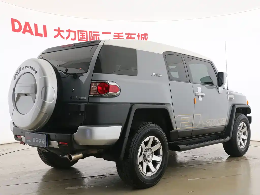 Toyota FJ Cruiser — миниатюра 15