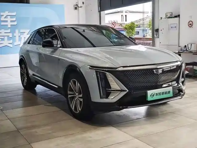 Cadillac IQ 2022 Luxury
