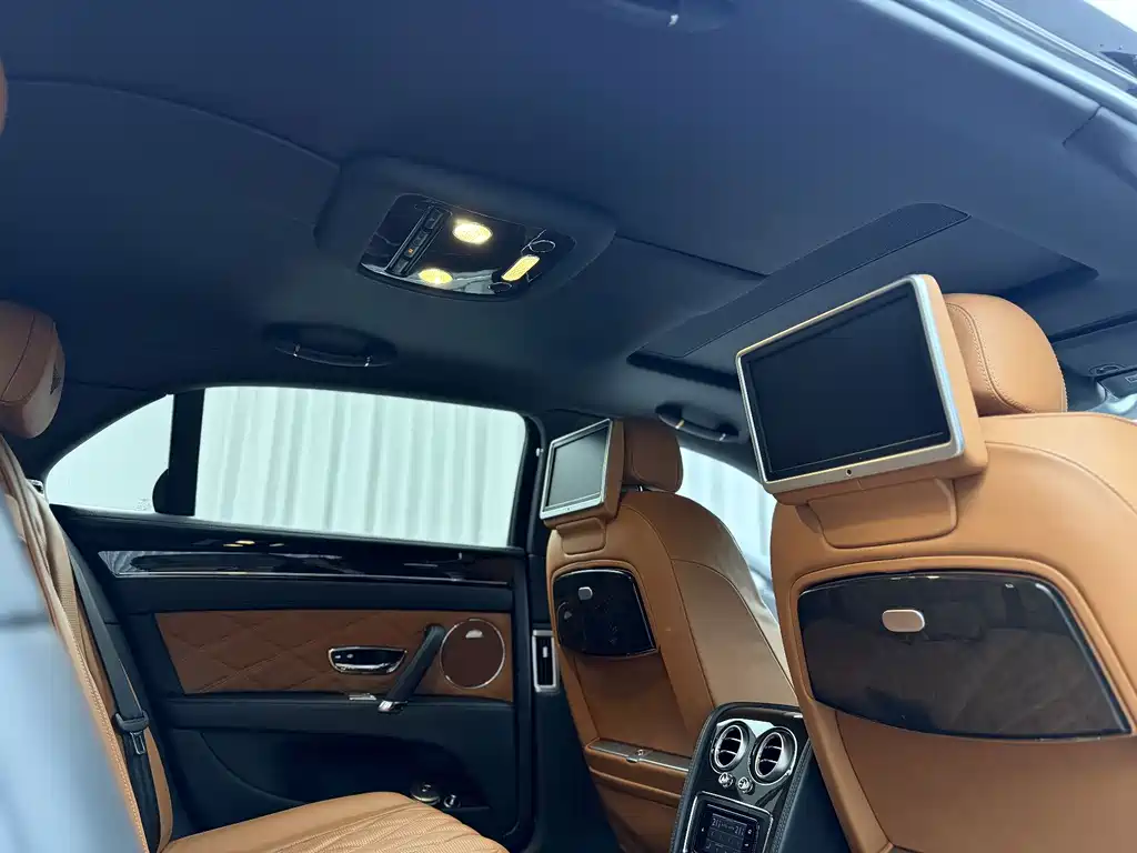 Bentley Flying Spur — миниатюра 10