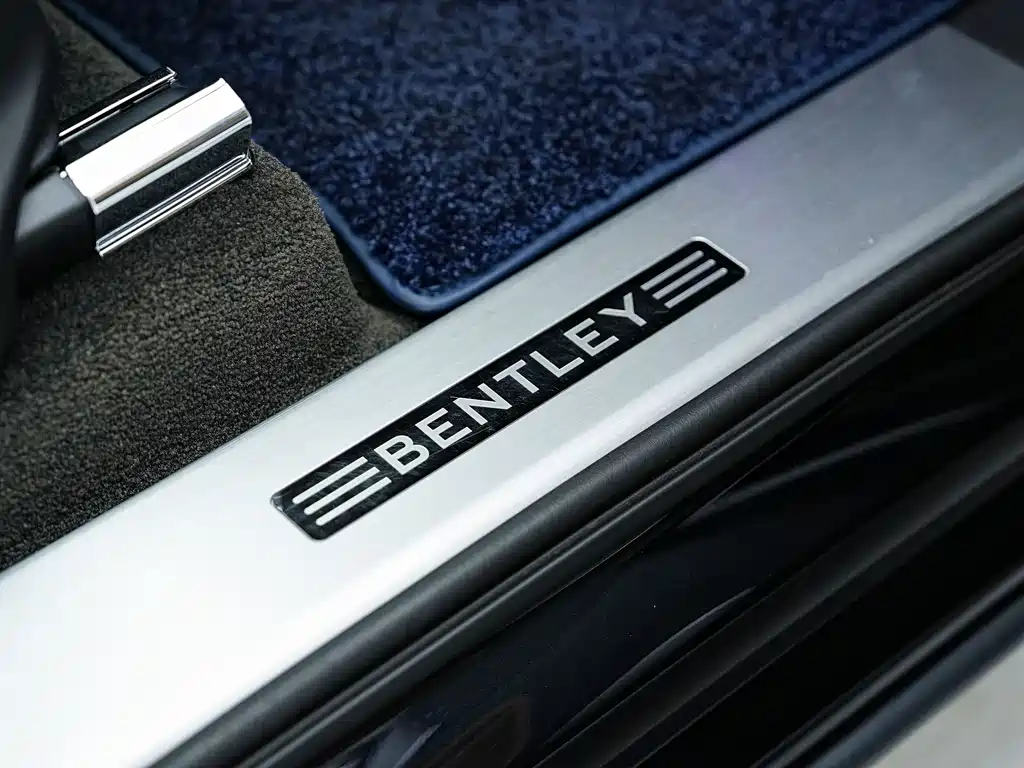 Bentley Bentayga — миниатюра 18