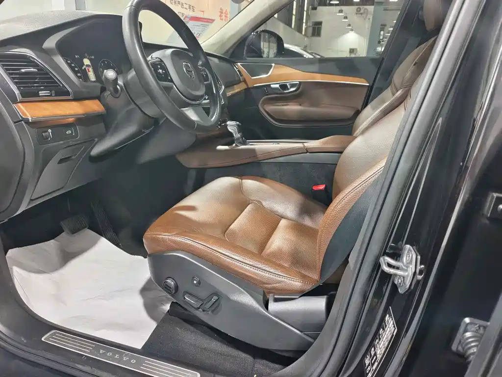 Volvo XC90 — миниатюра 6
