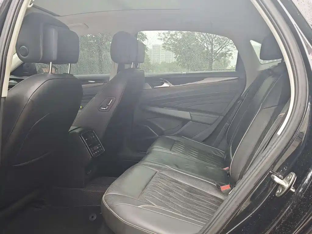 Volkswagen Passat 2019 380TSI Luxury VI
