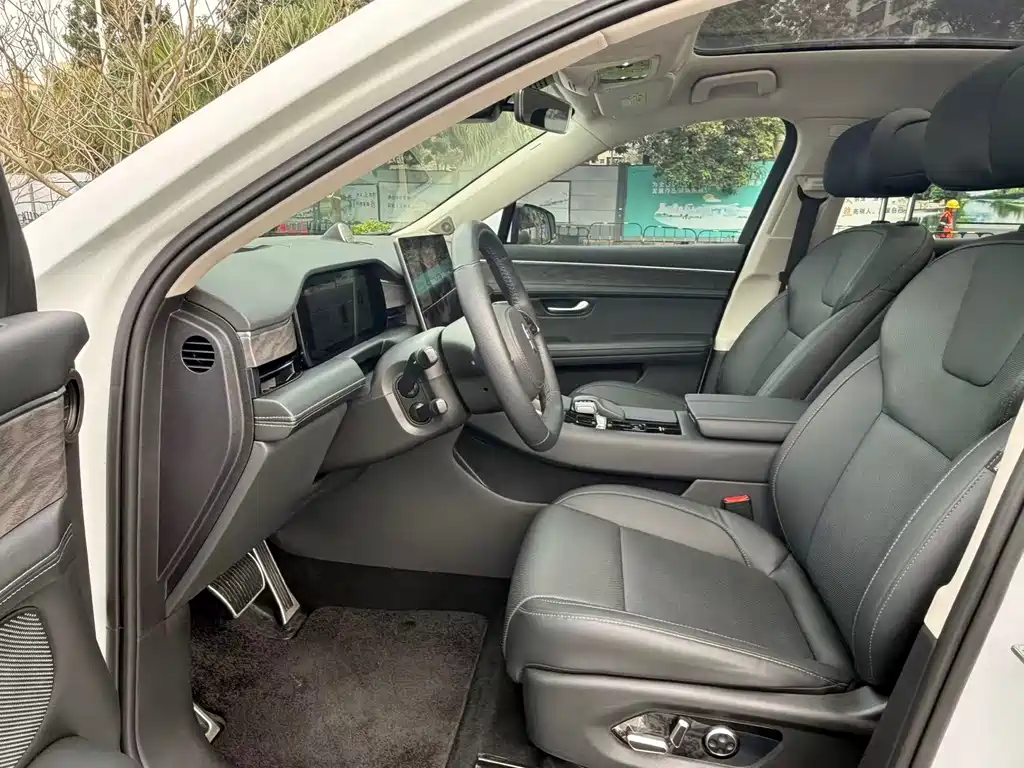 AITO ASK THE WORLD M5