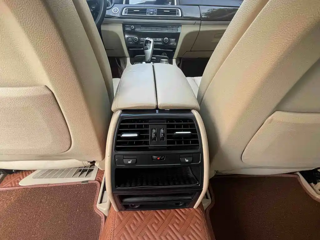 BMW 7 Series — миниатюра 16
