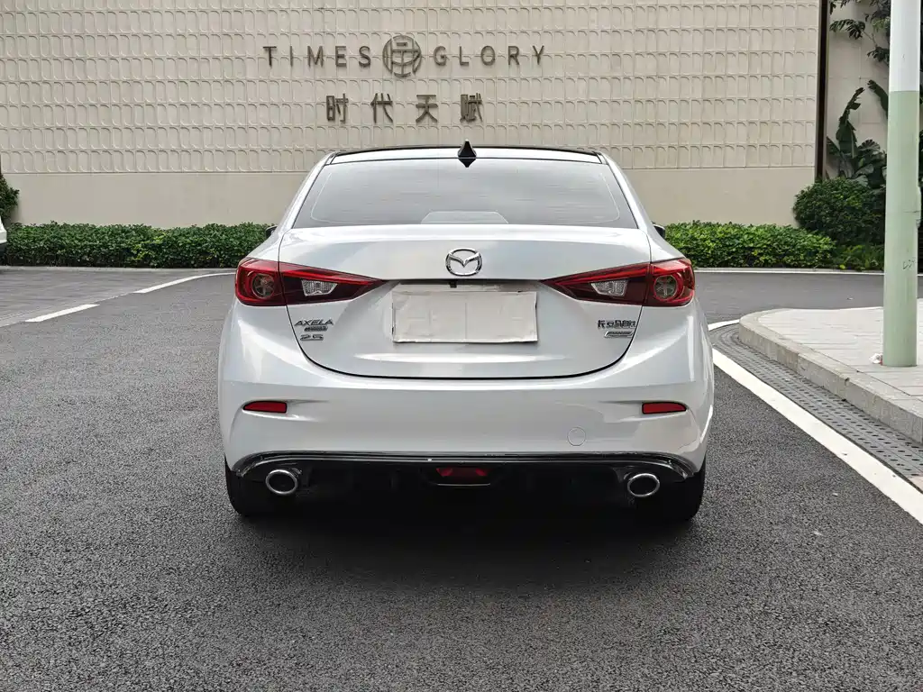 Mazda Mazda3 3 2017 1.5L AT Luxury V