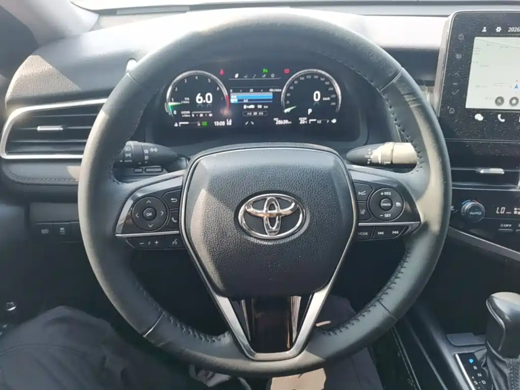 Toyota Camry — миниатюра 11