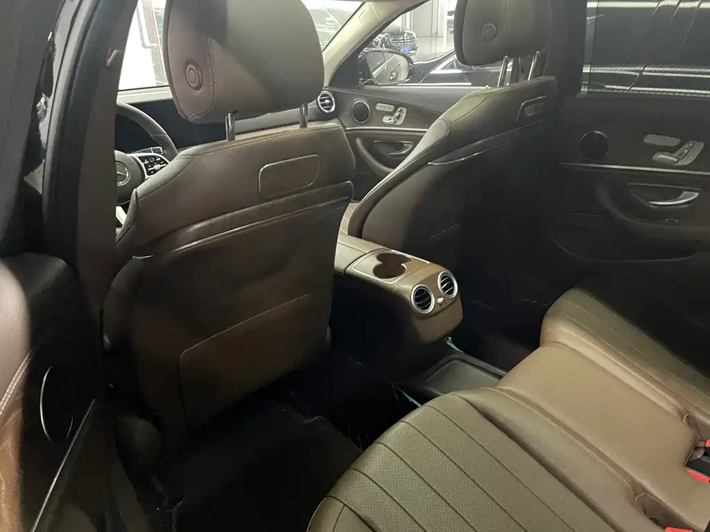 Mercedes-Benz E-Class — миниатюра 12