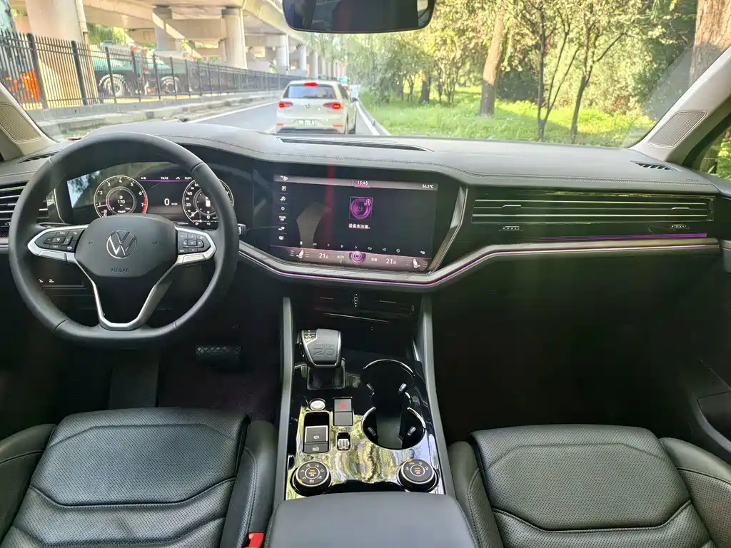 Volkswagen Touareg — миниатюра 12