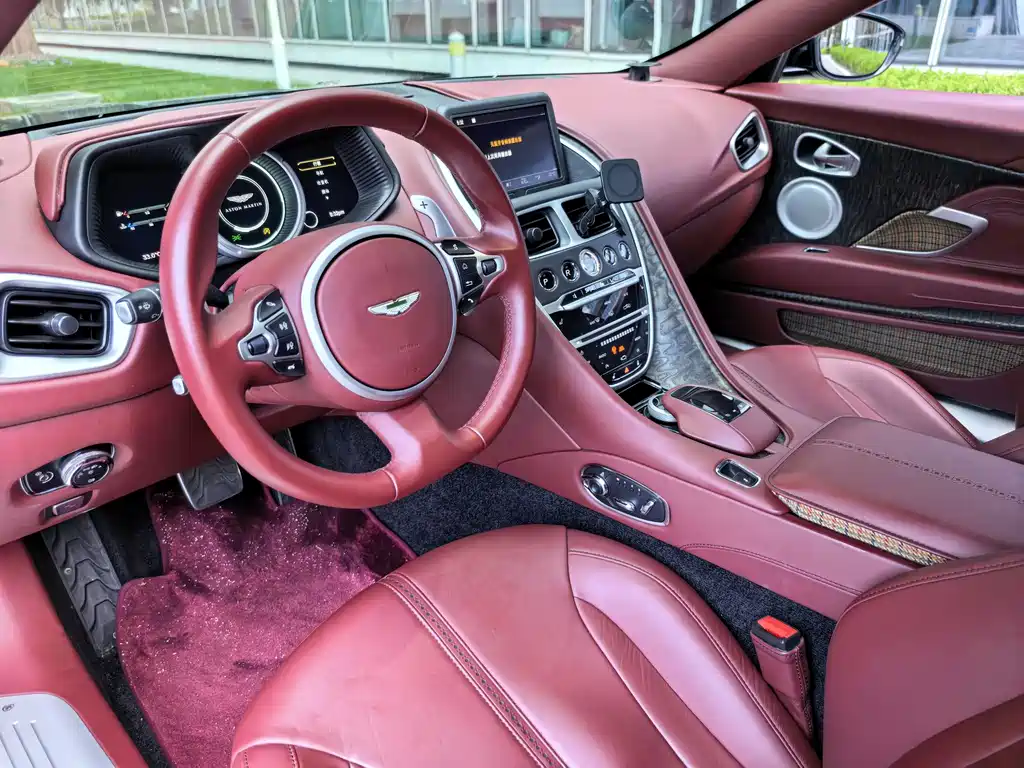 Aston Martin DB11 — миниатюра 17