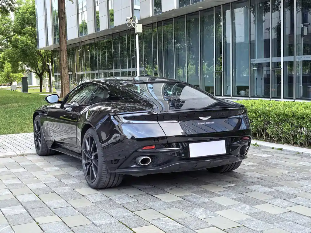 Aston Martin DB11 — миниатюра 38